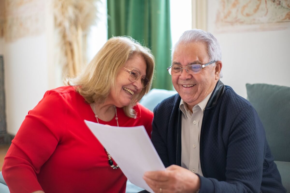 Mutuelle senior : vers une hausse de 8 à 8,3 % en 2027 ? Prévisions, surcoût en euros et solutions